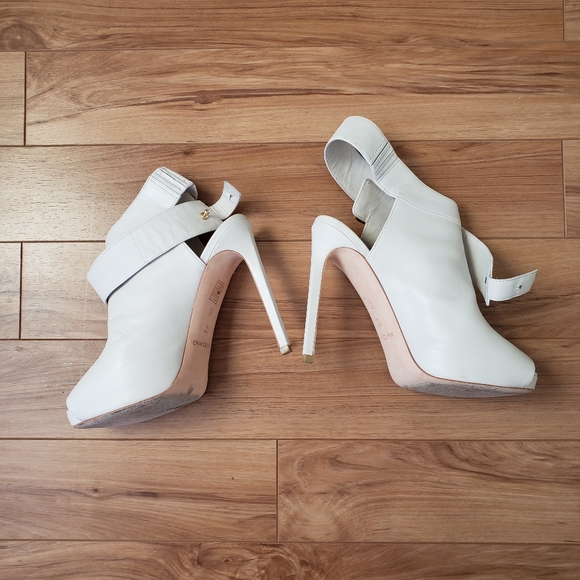 Marciano White Leather Open Toe Heels - Size 7 - Picture 2 of 6